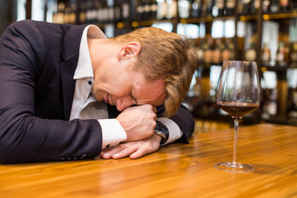 Chóng mặt sau khi uống rượu phải làm sao?